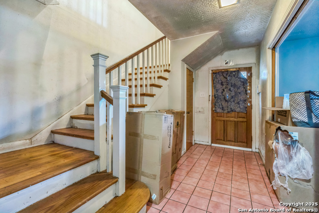 Image 6 of 30 For 2362 Gramercy Pl. W