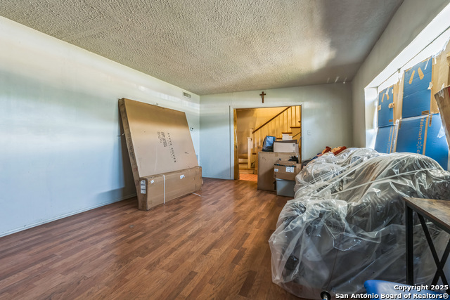 Image 7 of 30 For 2362 Gramercy Pl. W