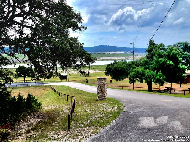 Listing photo id 5 for 1680 Stallion Springs Dr