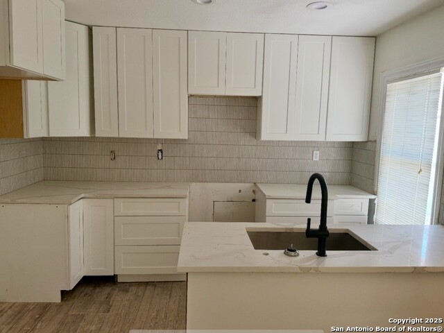 Listing photo id 0 for 136 Elmview Pl E