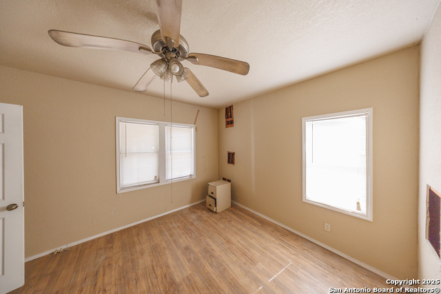 Image 12 of 28 For 415 Woodlawn E