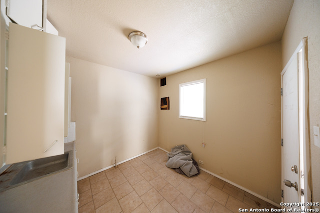 Image 14 of 28 For 415 Woodlawn E