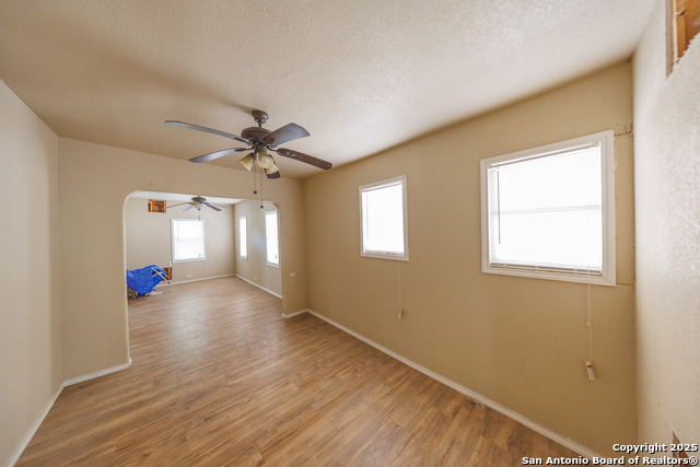 Image 16 of 28 For 415 Woodlawn E