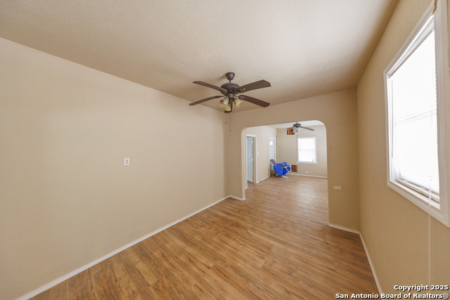 Image 17 of 28 For 415 Woodlawn E