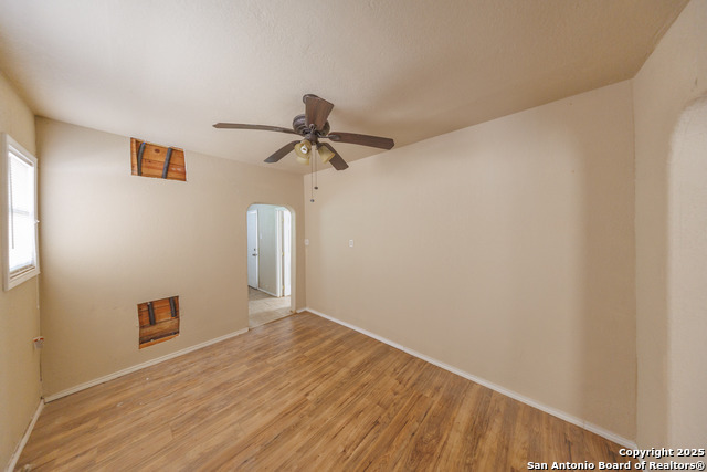 Image 18 of 28 For 415 Woodlawn E