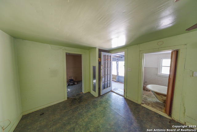 Image 19 of 28 For 415 Woodlawn E