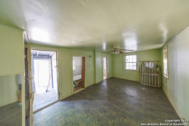 Image 20 of 28 For 415 Woodlawn E