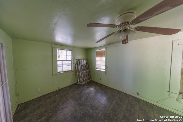 Image 22 of 28 For 415 Woodlawn E