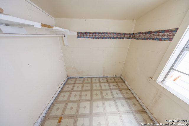 Image 23 of 28 For 415 Woodlawn E