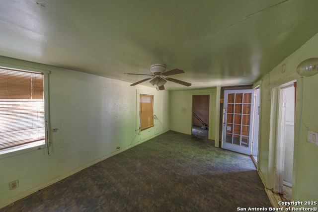 Image 24 of 28 For 415 Woodlawn E