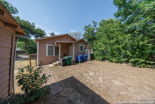 Image 28 of 28 For 415 Woodlawn E