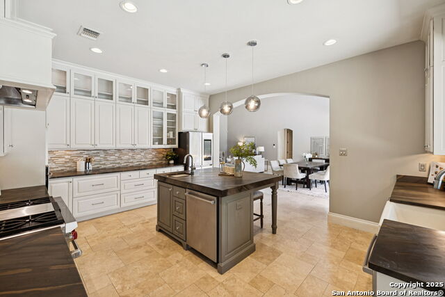 Image 17 of 50 For 836 Canterbury Hill