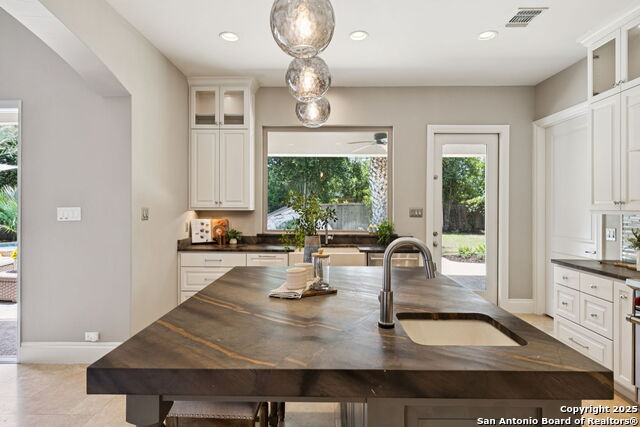 Image 18 of 50 For 836 Canterbury Hill