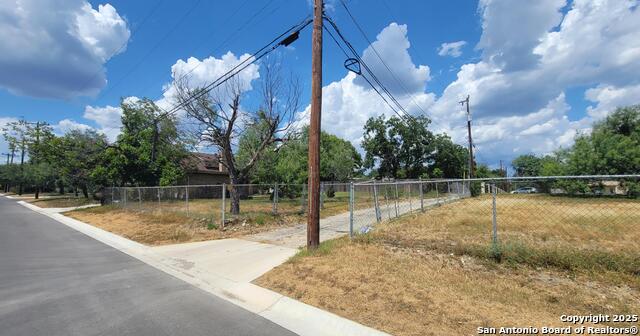 Image 8 of 12 For 118 Gardenview S