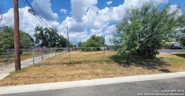 Image 9 of 12 For 118 Gardenview S