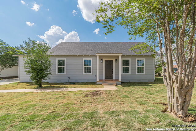 Details for 915 Olive  , Jourdanton, TX 78026