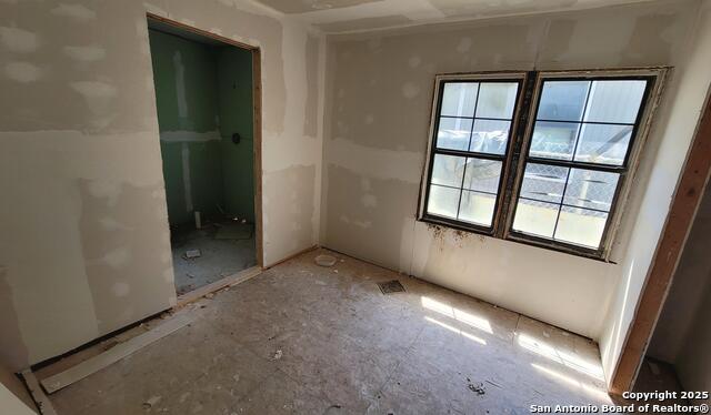 Image 12 of 15 For 814 Vermont