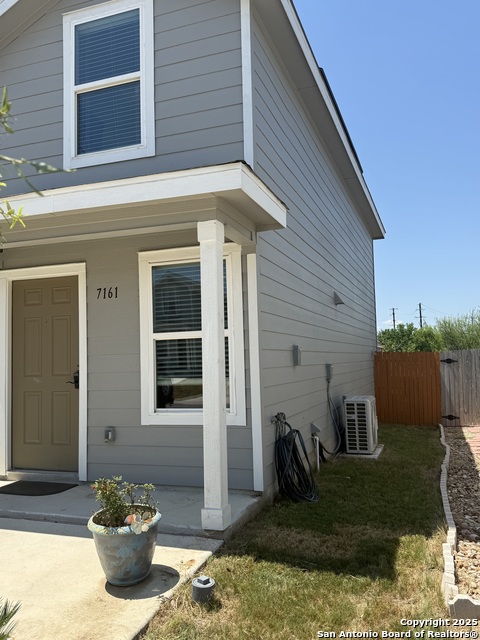 Image 3 of 22 For 7161 Elm Cv