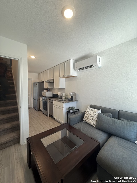 Image 4 of 22 For 7161 Elm Cv