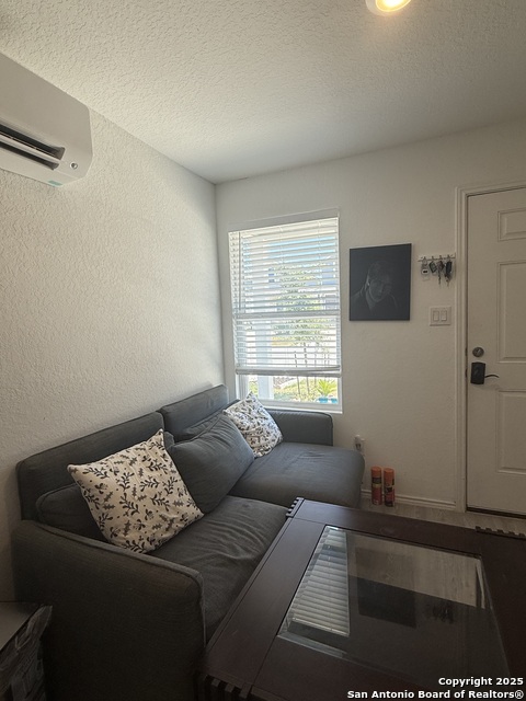 Image 5 of 22 For 7161 Elm Cv