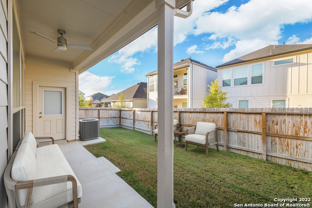 Listing photo id 8 for 8015 Needle Creek