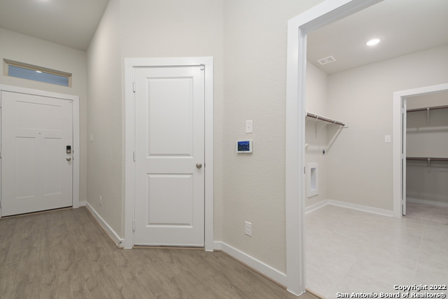 Listing photo id 9 for 8015 Needle Creek