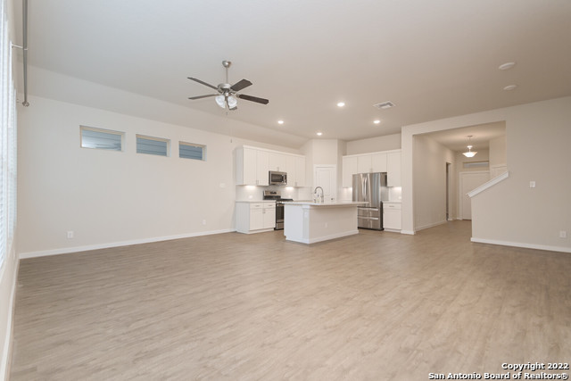 Listing photo id 11 for 8015 Needle Creek