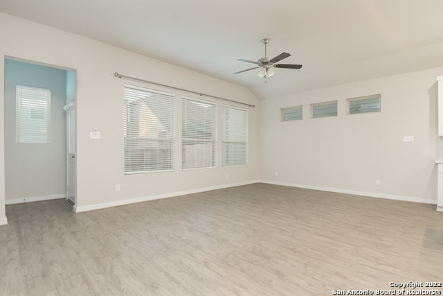 Listing photo id 12 for 8015 Needle Creek