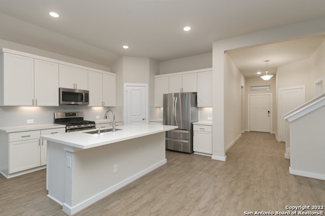 Listing photo id 13 for 8015 Needle Creek