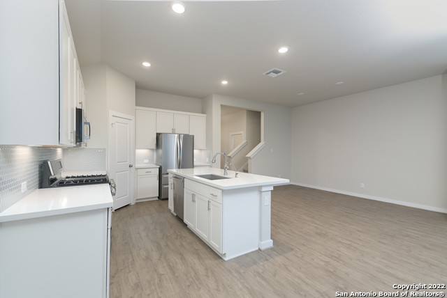 Listing photo id 14 for 8015 Needle Creek