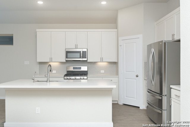 Listing photo id 15 for 8015 Needle Creek