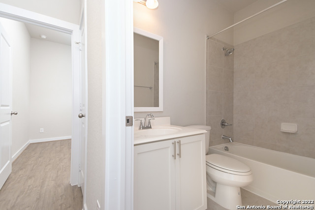 Listing photo id 26 for 8015 Needle Creek