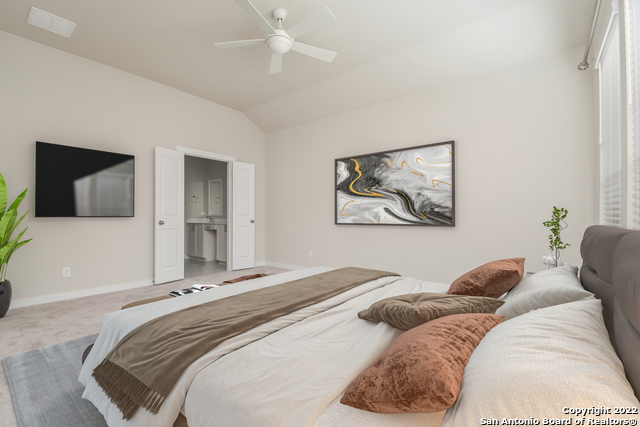 Listing photo id 4 for 8015 Needle Creek