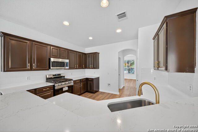 Listing photo id 11 for 8407 Western Way