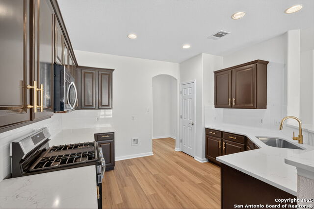 Listing photo id 12 for 8407 Western Way