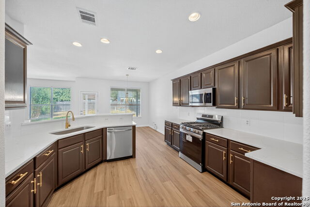 Listing photo id 13 for 8407 Western Way