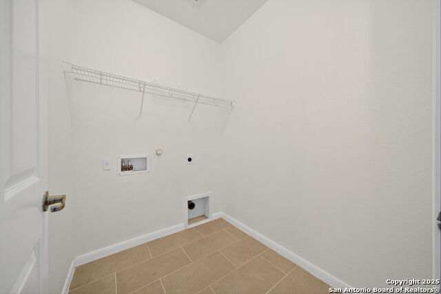 Listing photo id 14 for 8407 Western Way