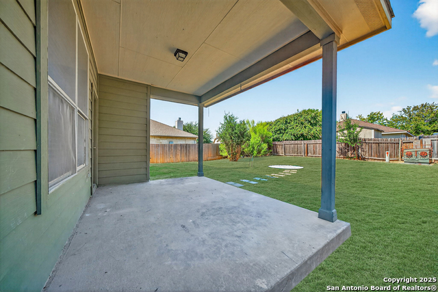 Listing photo id 30 for 8407 Western Way