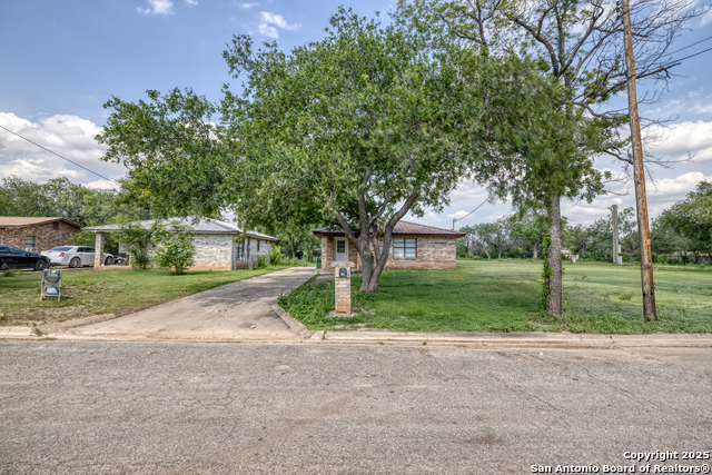 Details for 254 Prairie St, Uvalde, TX 78801