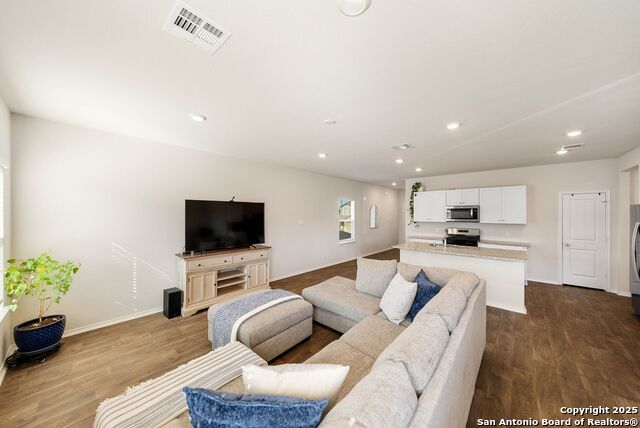 Image 11 of 47 For 6220 Sunhigh Dr.