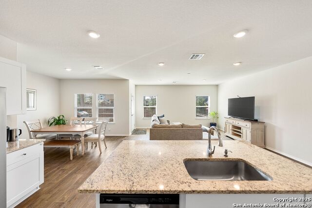 Image 9 of 47 For 6220 Sunhigh Dr.