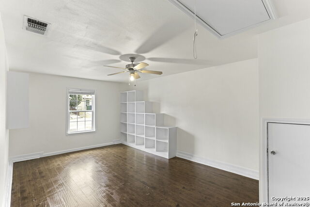 Image 18 of 26 For 143 Villa Grande