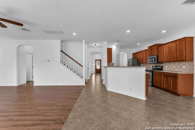 Image 22 of 53 For 21634 Seminole Oaks