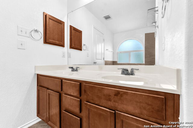 Image 35 of 53 For 21634 Seminole Oaks