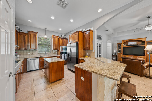 Listing photo id 11 for 105 Legacy Oaks