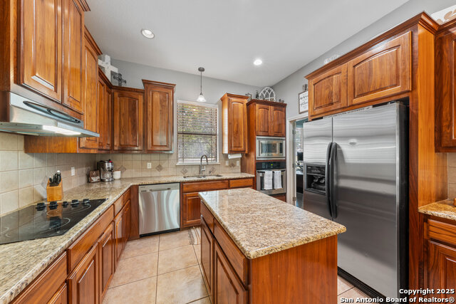 Listing photo id 13 for 105 Legacy Oaks