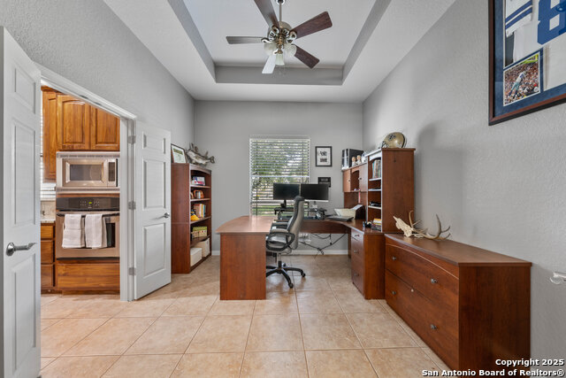 Listing photo id 14 for 105 Legacy Oaks