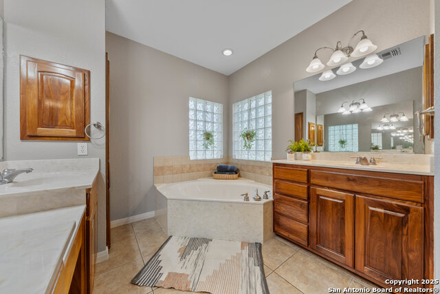 Listing photo id 20 for 105 Legacy Oaks