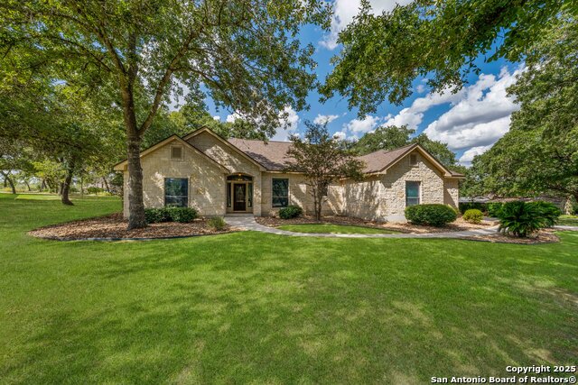Listing photo id 1 for 105 Legacy Oaks
