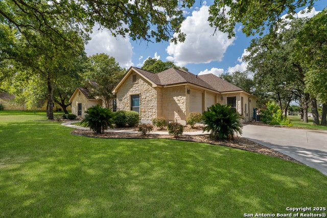 Listing photo id 2 for 105 Legacy Oaks